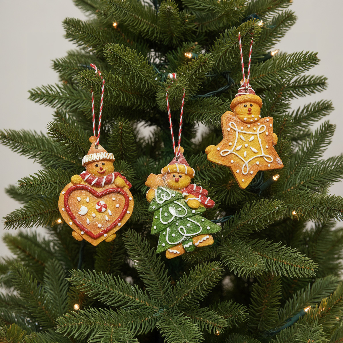 Decorazioni natalizie in pan di zenzero a forma di cuore, albero e stella