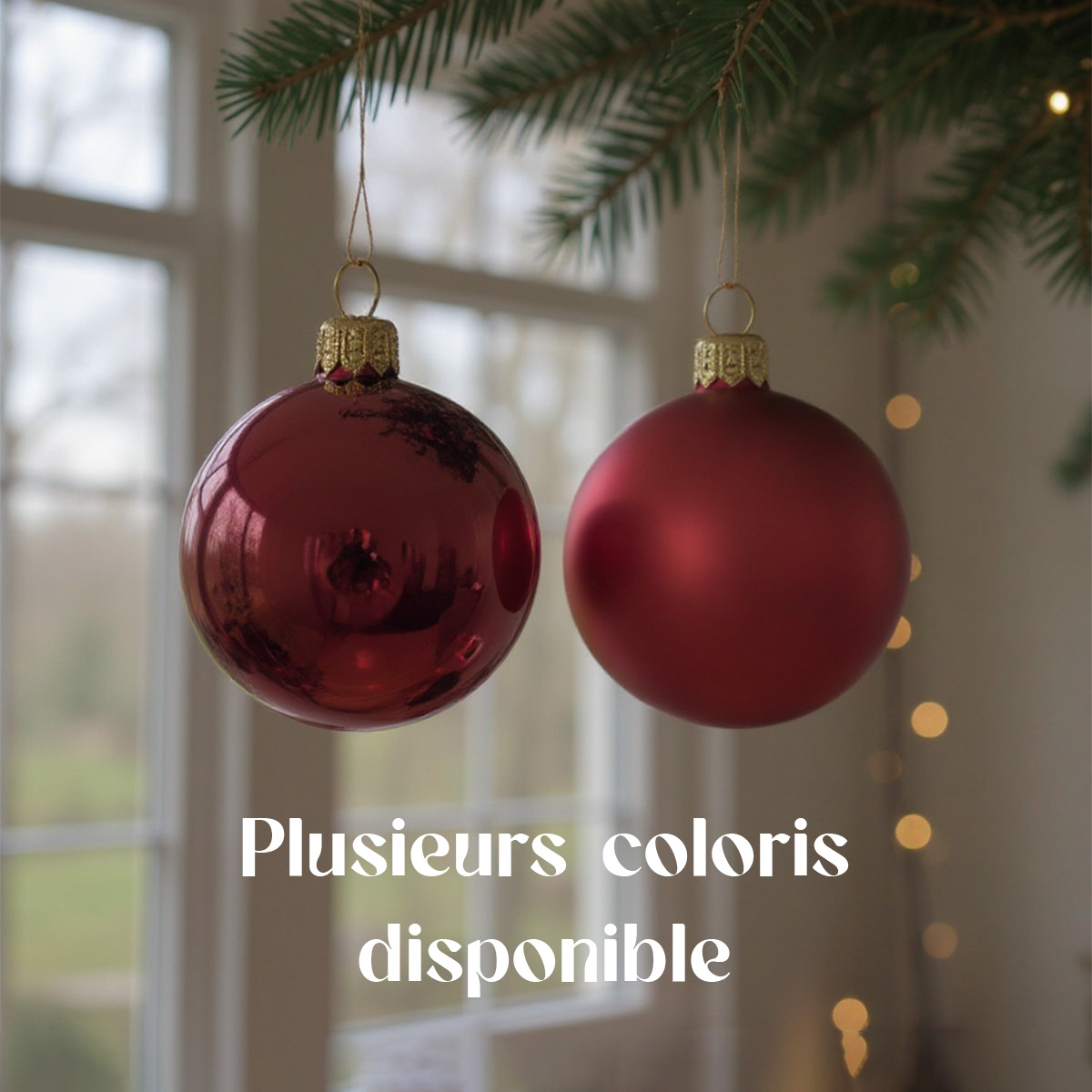 Palline di Natale rosse appese all'albero di Natale