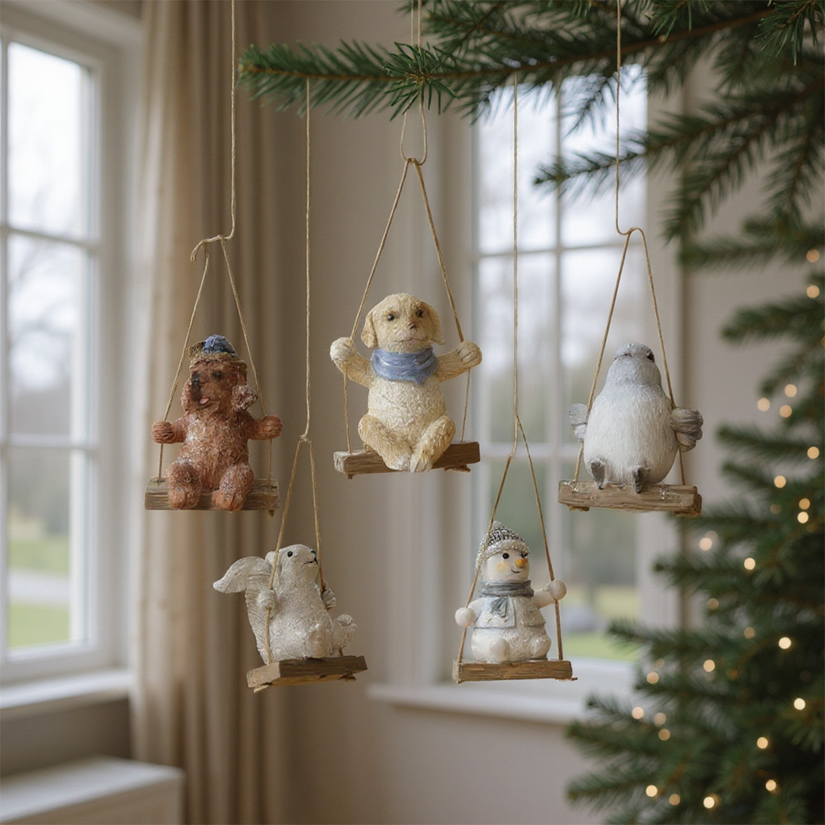 Décorations de Noël suspendues : chiens, écureuil, bonhomme de neige et oiseau