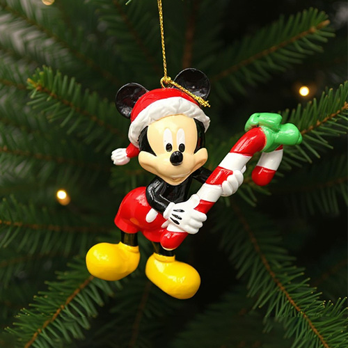 Mickey Mouse draagt een kerstmuts en houdt een sneeuwpopstok vast