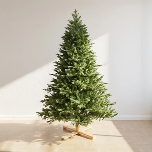 Groene kerstboom op een houten standaard