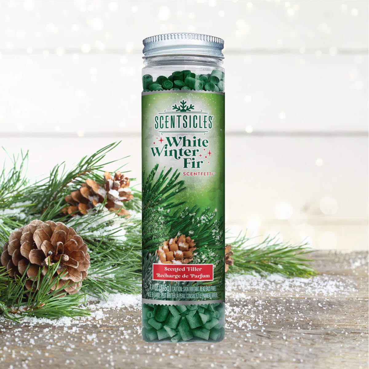 Bouteille de recharge de parfum SCENTSICLES White Winter Fir avec des pommes de pin et des branches de sapin