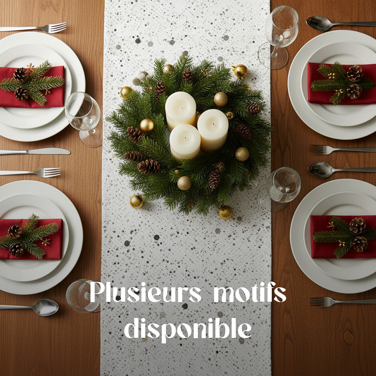 Table de fête avec couronnes de Noël et bougies