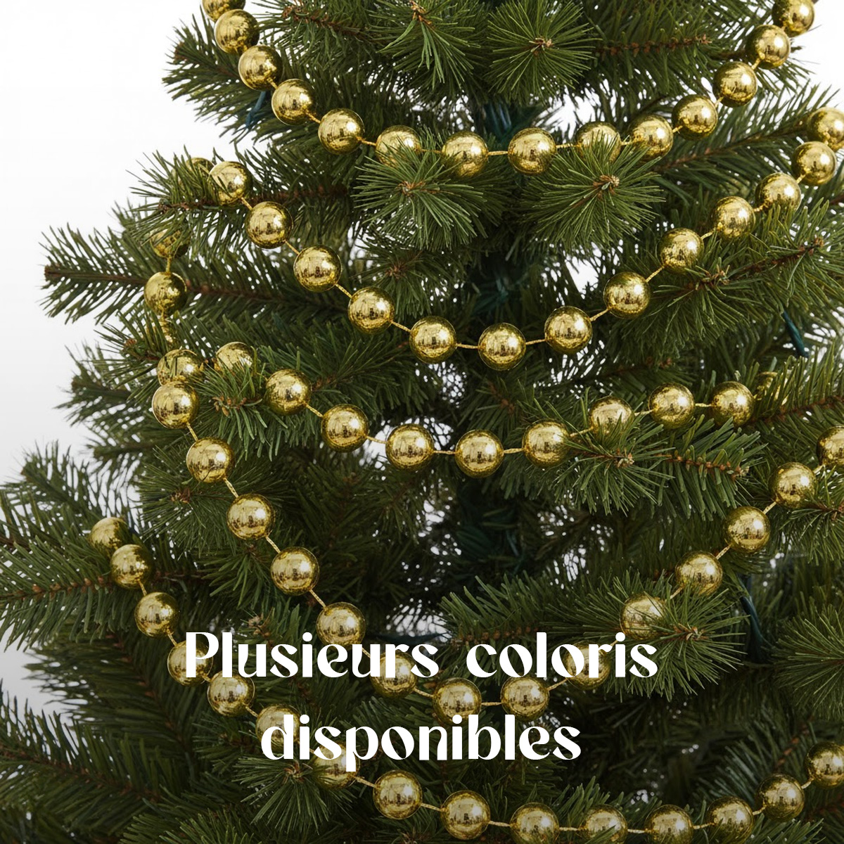 Guirlande de perles dorées sur un sapin de Noël