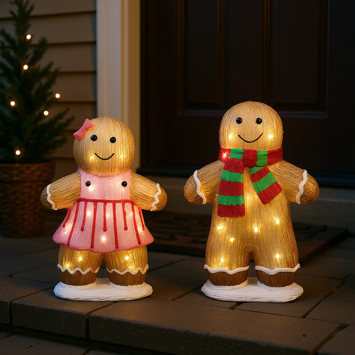 Personnages de pain d'épice lumineux devant une porte pour Noël
