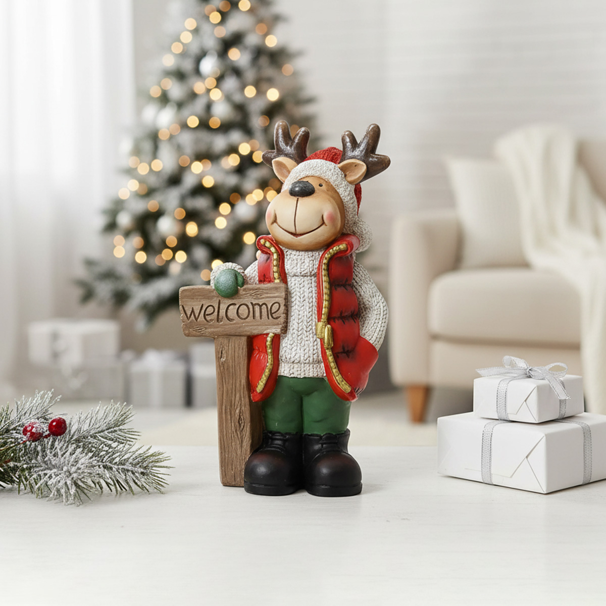Renard de Noël avec panneau "welcome" devant un sapin