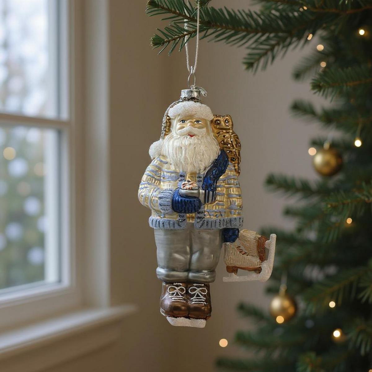 Ornement de Père Noël avec un hibou sur l'épaule et des patins à glace