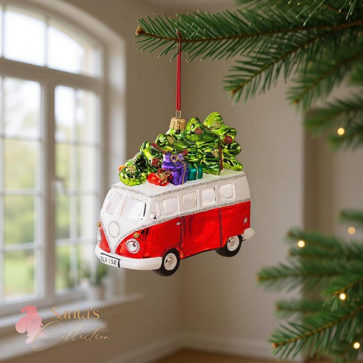 Decorazione per l'albero di Natale a forma di furgone VW rosso e bianco carico di alberi e regali