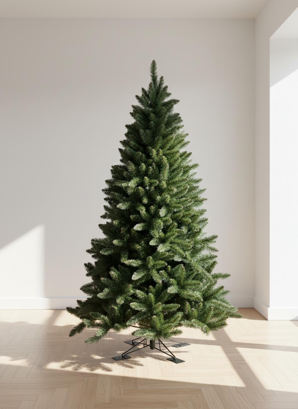Sapin de Noël vert artificiel sur pied dans une pièce lumineuse