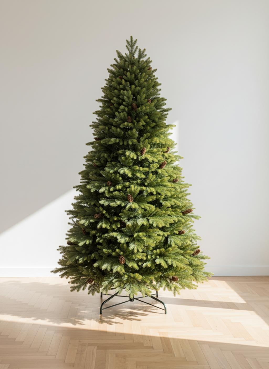 Sapin de Noël artificiel vert avec des pommes de pin