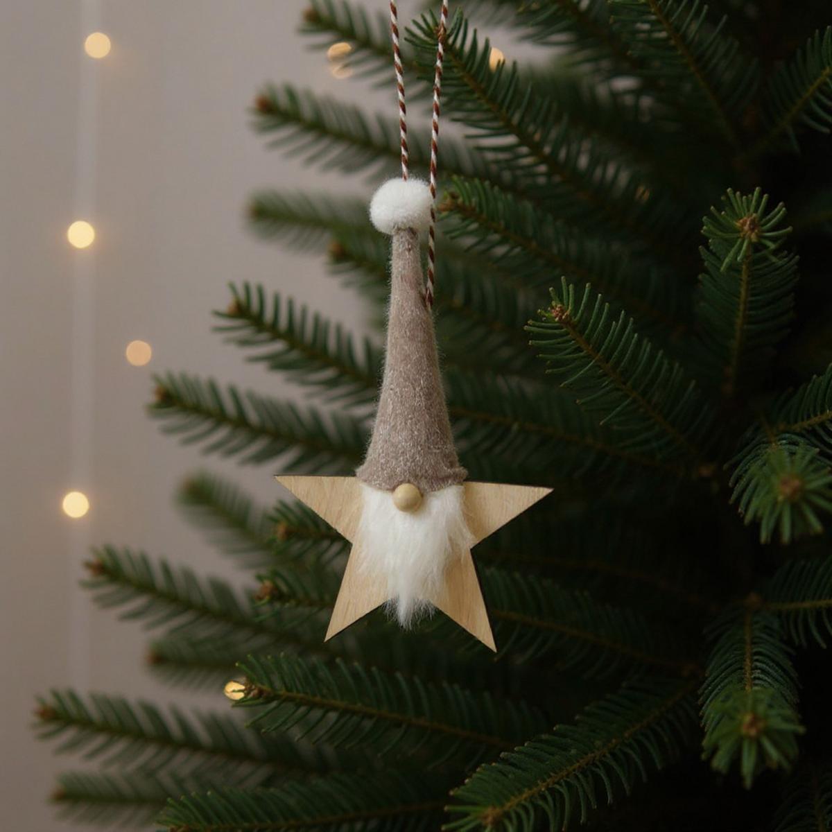 Ornement de Noël en forme d'étoile avec un gnome