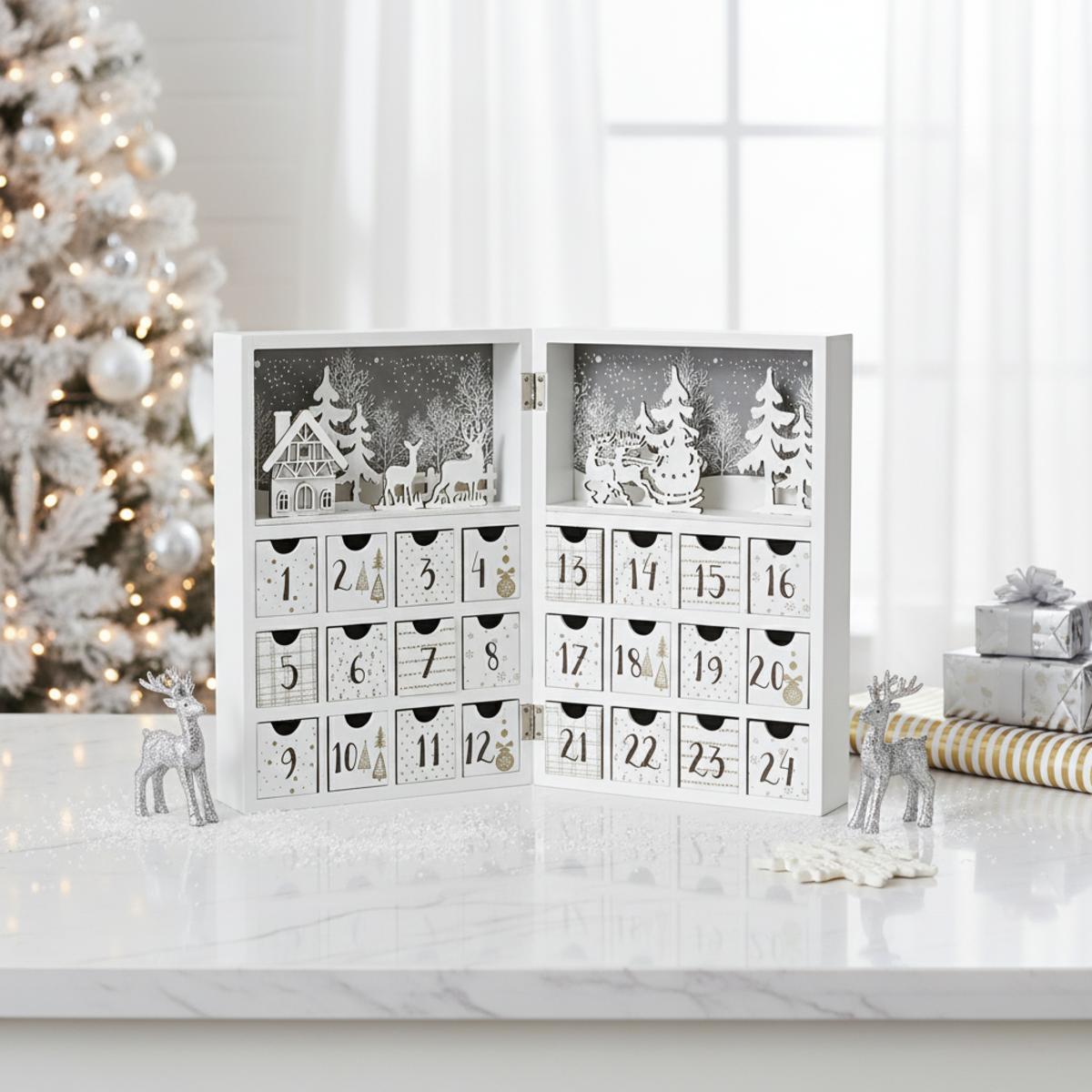 Calendrier de l'avent en bois avec rennes et sapins