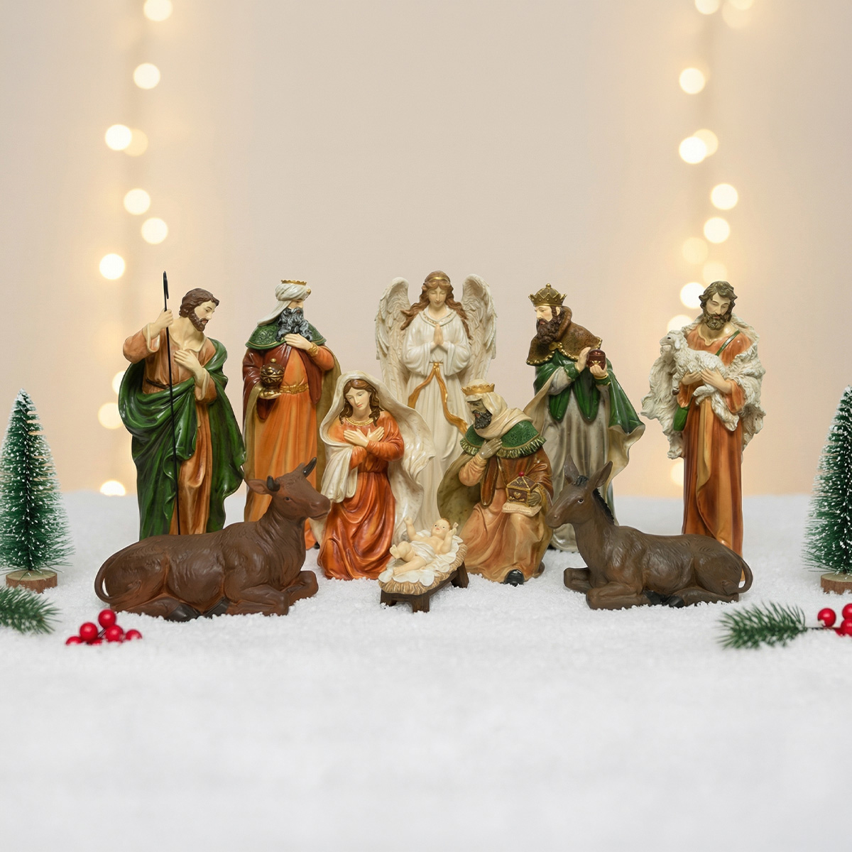 Figurines de crèche de Noël sur fond de lumières scintillantes